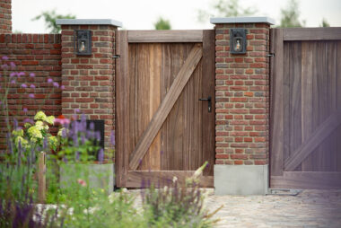 Poort bij boerderij